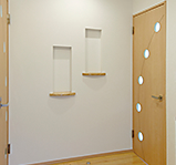 気の利いた飾り棚(ニッチ)も設置。