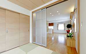 LIXILの稼動間仕切りで LDKのワンルームともなます。