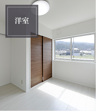 ランドリースペースと隣接する洋室