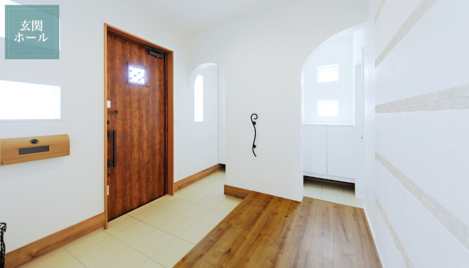 明るく広い玄関ホール
