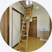 屋根裏部屋 収納梯子