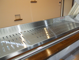 上部の棚に収納できる水切り棚