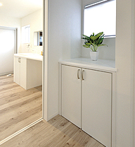 脱衣所前の収納