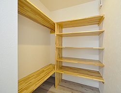 まるで秘密基地のような子供部屋のウォークインクローゼット