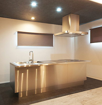 オールステンレスの魅せるキッチン