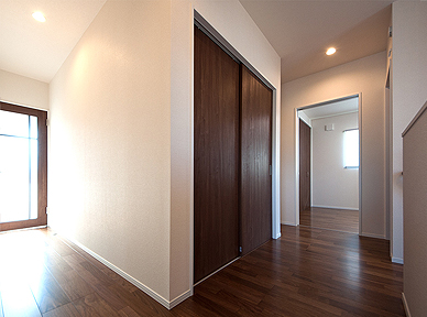 ぐるっと回れる動線２階廊下