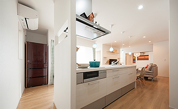 ぐるりと回れるシステムキッチン