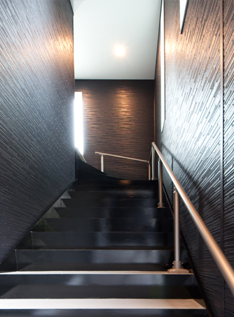 玄関へと続く階段