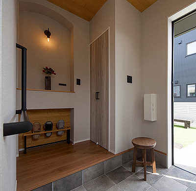 いらっしゃい動線の家族用玄関